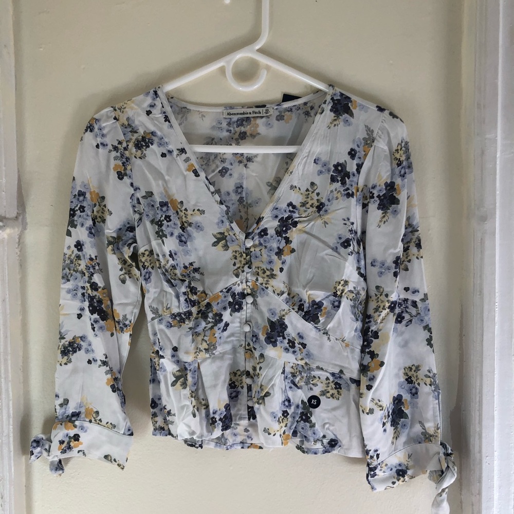NWT, Abercrombie & Fitch, Cropped Floral Blouse